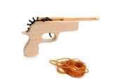 Houten speelgoed - Playwood Wooden Gun with Elastic Band - RS731