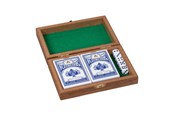 Bordspellen, Kaartspellen & Dobbelspellen - Goki Wooden Playing Card Box with 5 Dice and 2 Sets of cards - 56308