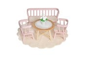 Pop, teddybeer en materiaal - Micki Lundby eetkamer met roze bank, 2 stoelen, tafel, vloerkleed, bloem, tafelkleed, kussens - 18375