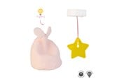 Pop, teddybeer en materiaal - Micki Lundby gele sterrenplafondlamp met licht & roze poef. Werkt op 2x CR2032 batterijen (niet inbegrepen); 15-minuten automatische uitschakeling. - 18401