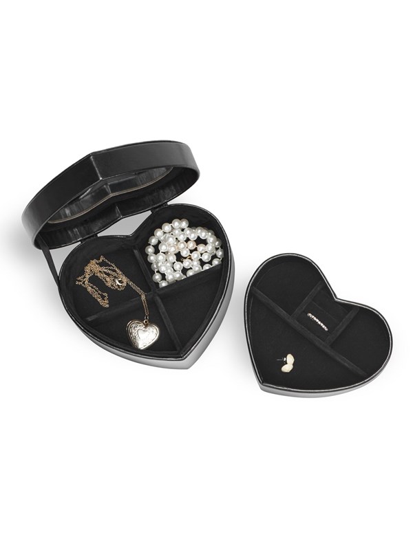 Gillian Jones - Jewelry box - heart shaped