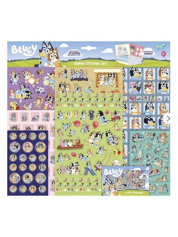 Bluey stickers Totum XL super sticker set - knutselen educatief speelgoed junior - 38 x 36 cm 7 vellen incl. luxe stickers en extra spelletjes