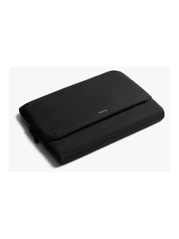 Bellroy Caddy Sleeve MacBook Pro/Air/Neo 13/14 – 255 × 330 × 25 mm Afmetingen – Beschikbaar in Vier Kleuren – Gemaakt van 90% Gerecycled Polyester - Zwart